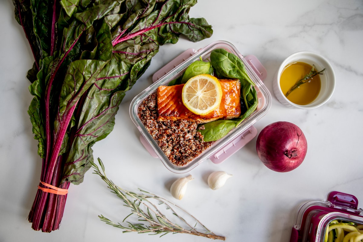 Näringsrik måltid med färska ingredienser och balanserad näring